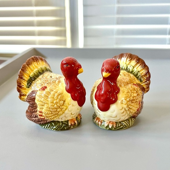 Pier 1 Ceramic Turkey Sat & Pepper Shakers - Picture 1 of 6
